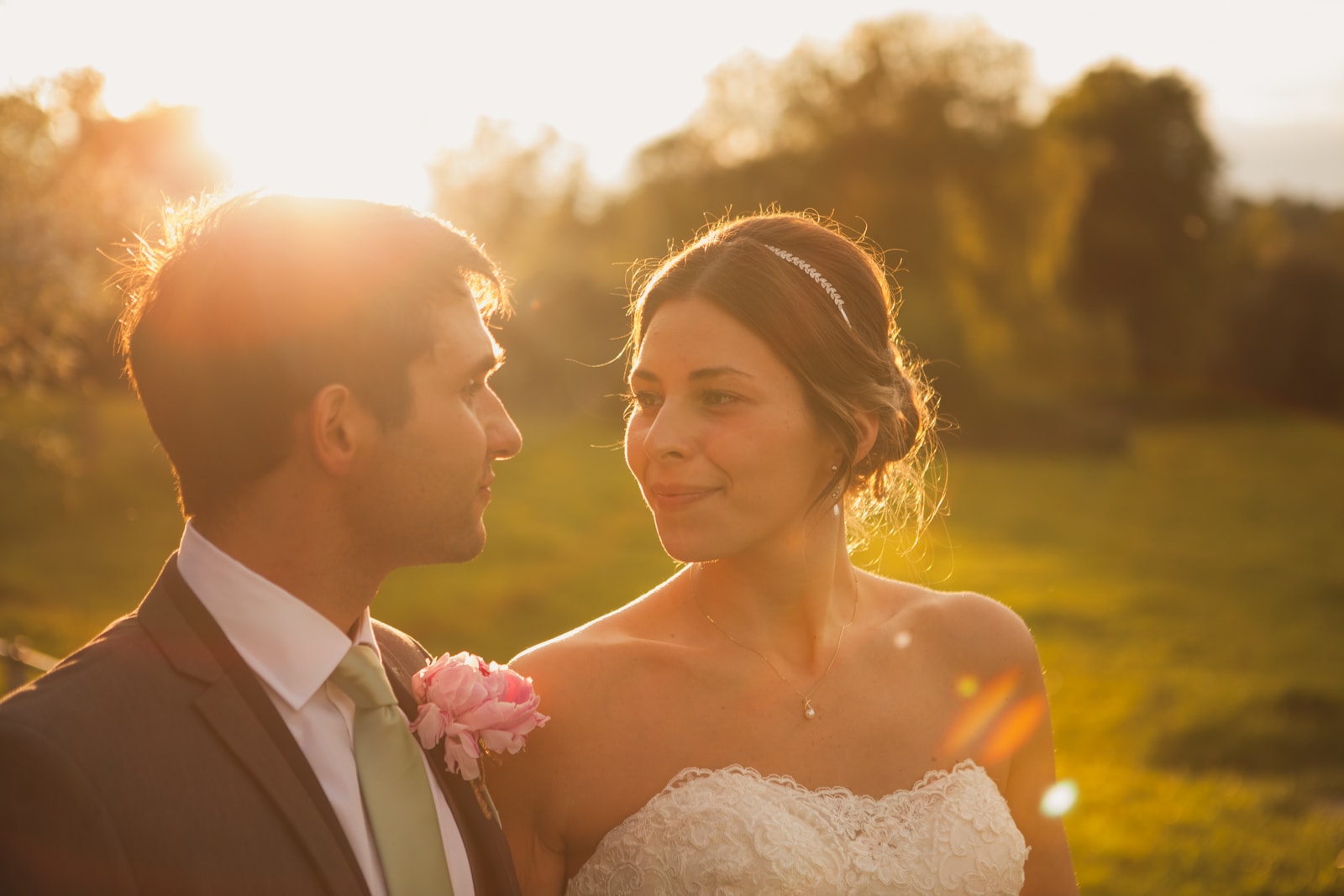 bridebook.co.uk happy couple outdoors