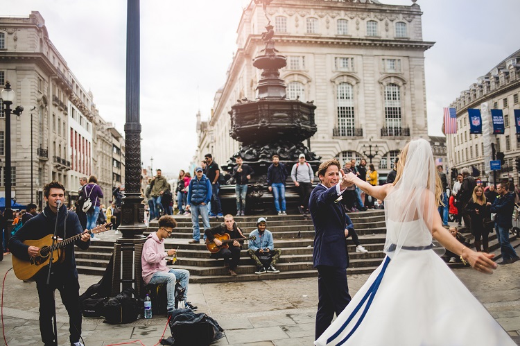 bridebook.co.uk dancing in picadilly circus