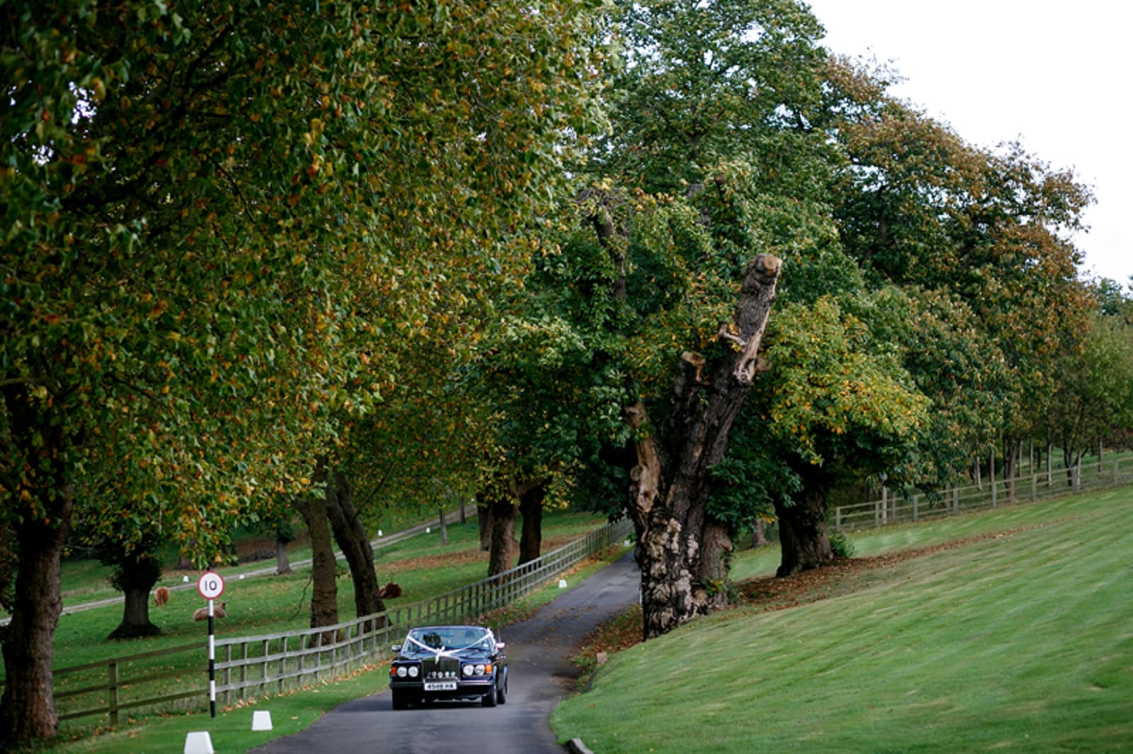 South East | Buckinghamshire | Maidenhead | Autumn | Classic | Neutrals | Pink | Country House | Real Wedding | Guy Hearn Photography #Bridebook #RealWedding #WeddingIdeas Bridebook.co.uk 