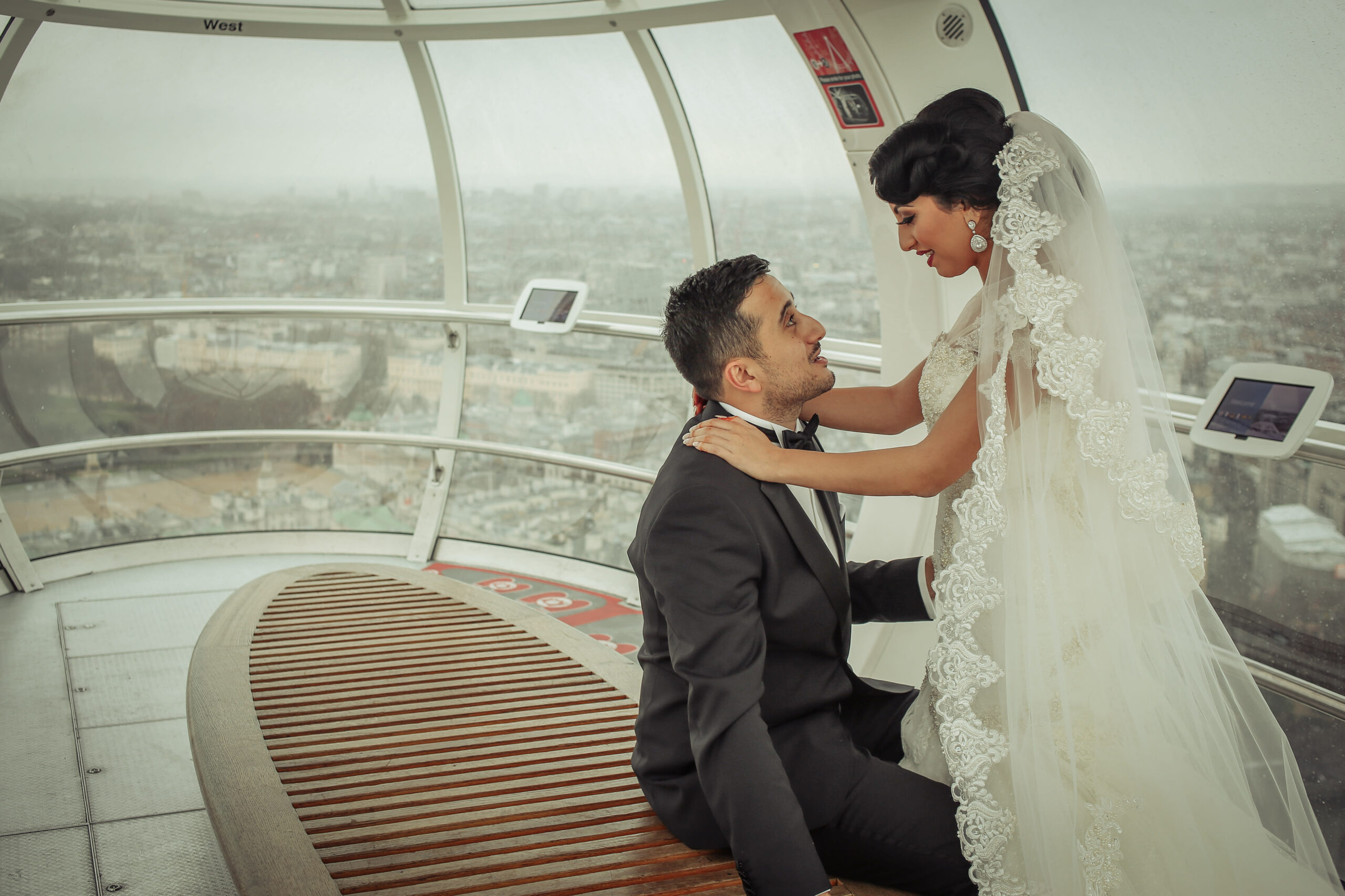 Real Wedding | Purple | Red | City | Hotel | London | London Eye | Hajley Photography #Bridebook #RealWedding #WeddingIdeas #LondonEye Bridebook.co.uk