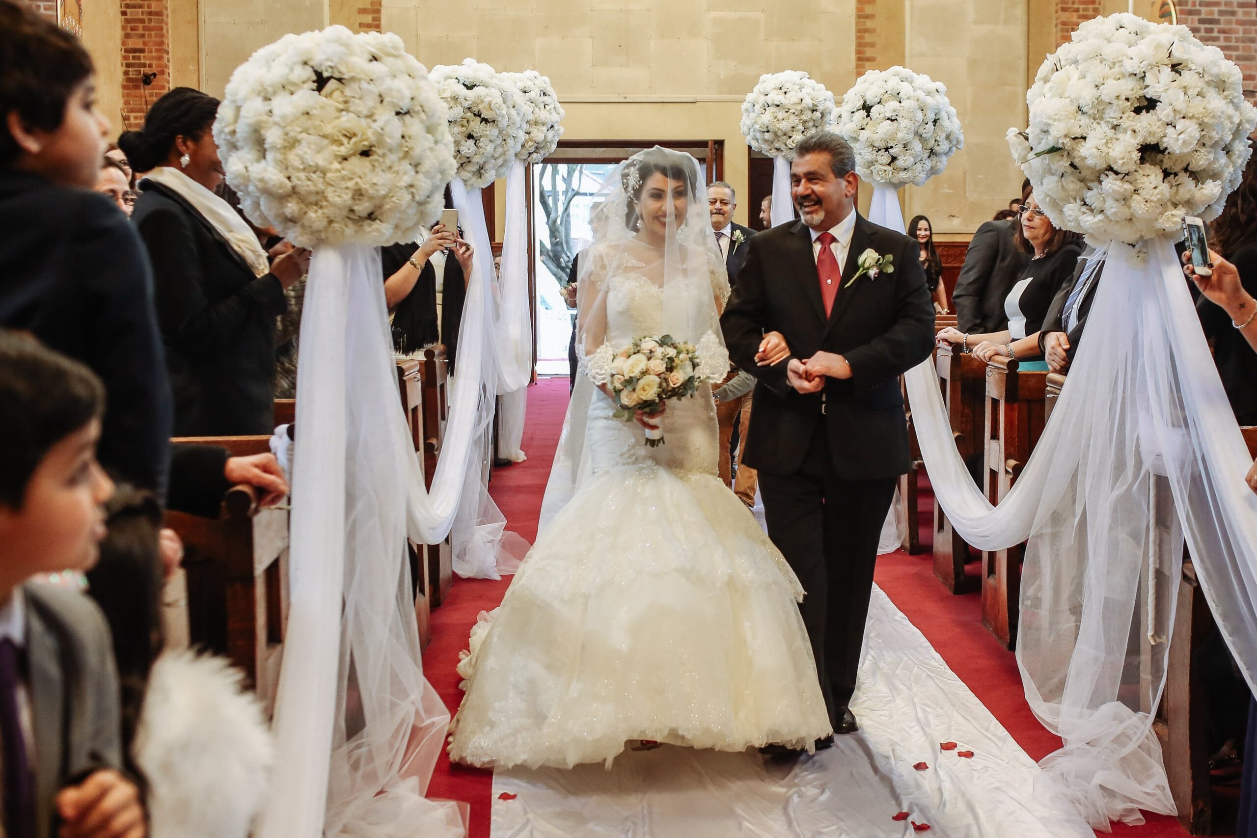 Real Wedding | Purple | Red | City | Hotel | London | London Eye | Hajley Photography #Bridebook #RealWedding #WeddingIdeas #LondonEye Bridebook.co.uk