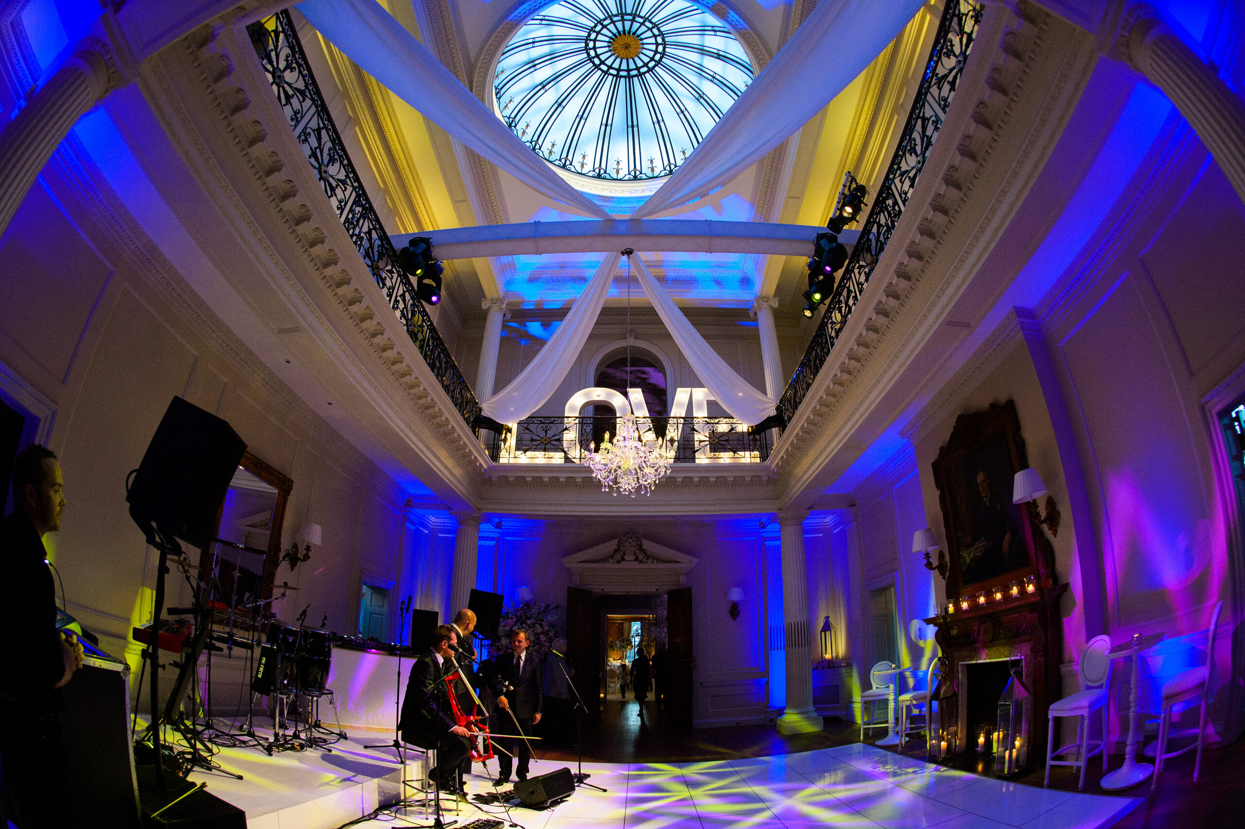 Bridebook.co.uk Hedsor House dancefloor