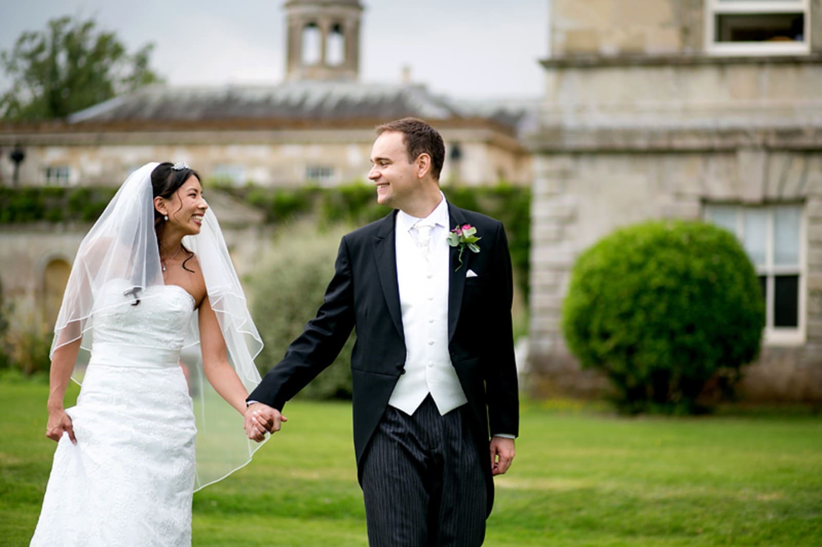 outh East | Oxfordshire | Banbury | Autumn | Classic | Purple |  | Country House | Real Wedding | Guy Hearn Photography #Bridebook #RealWedding #WeddingIdeas Bridebook.co.uk 