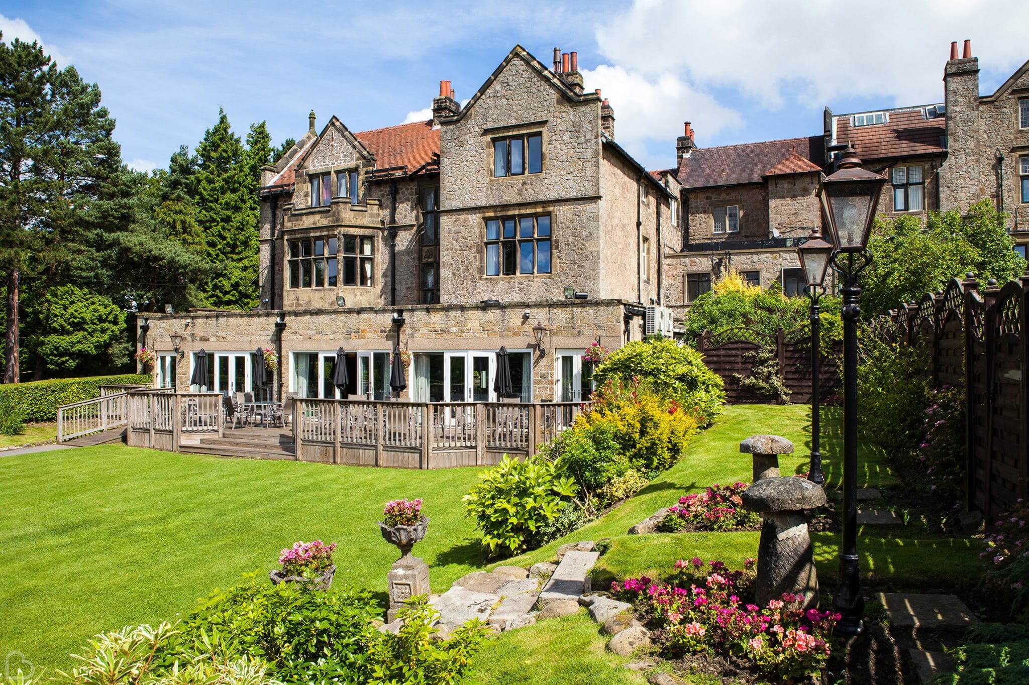 the maynard hotel hope valey on a sunny day