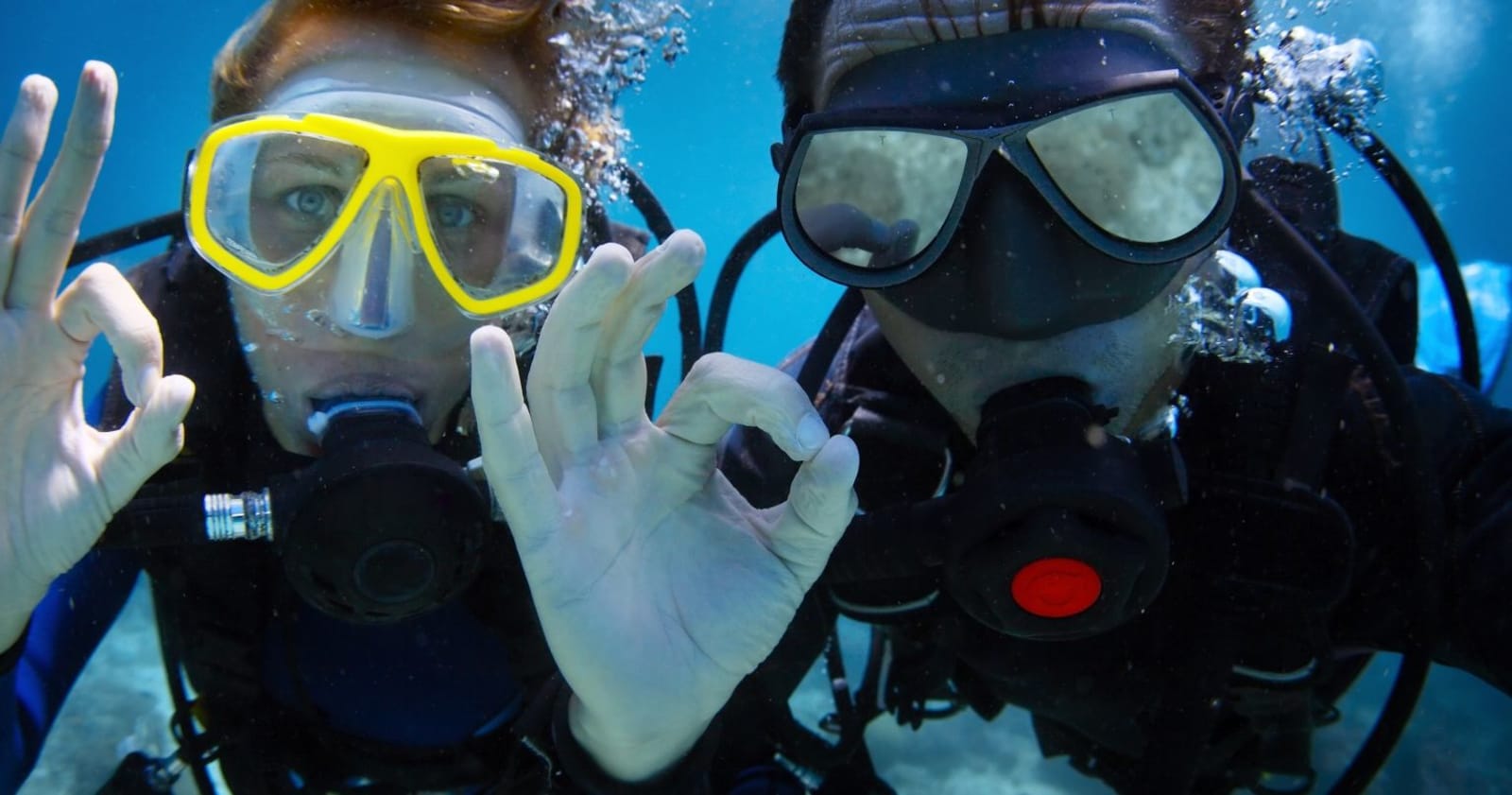 bridebook.co.uk-prezola couple scubadiving