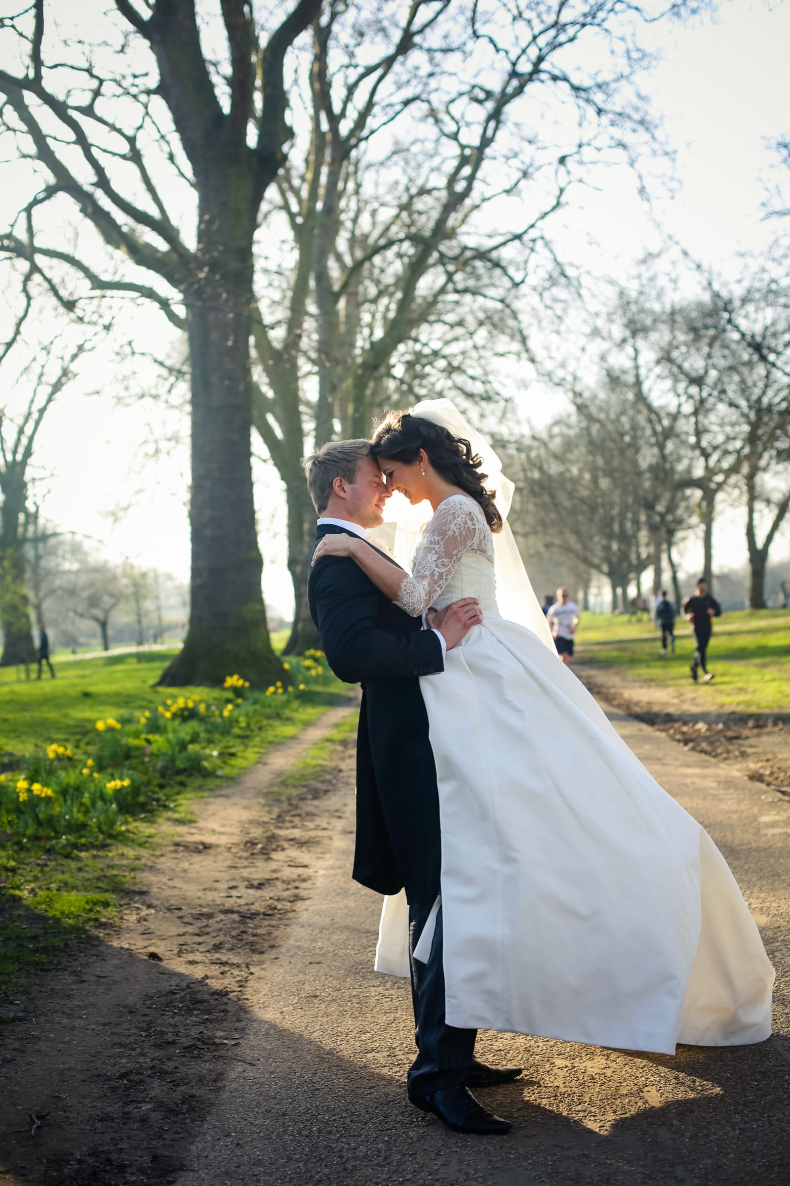 South East | Greater London | London | Autumn | Classic | Elegant | White | Gold | City Hotel | Real Wedding | Hajley Photography #Bridebook #RealWedding #WeddingIdeas Bridebook.co.uk 