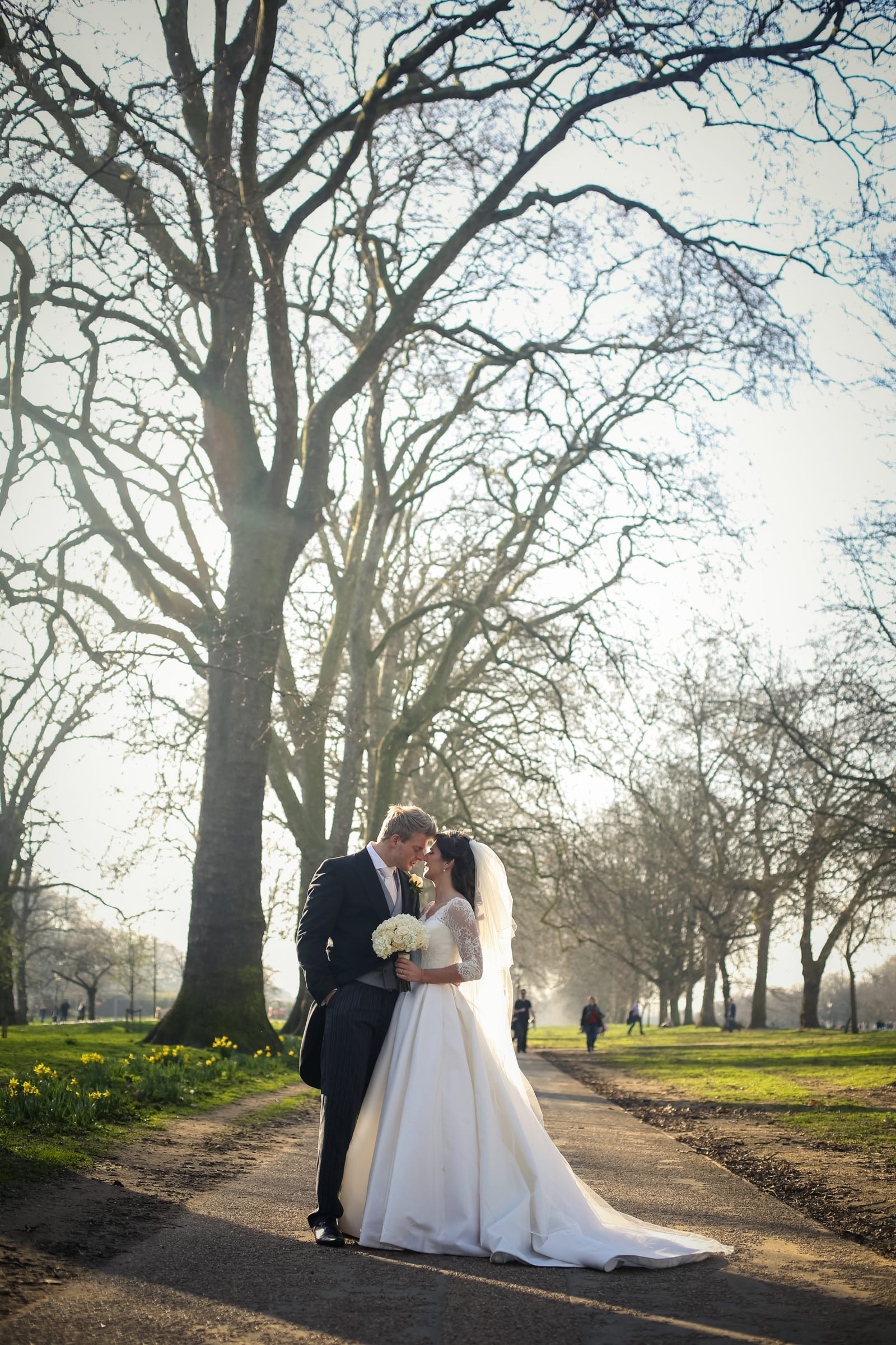 South East | Greater London | London | Autumn | Classic | Elegant | White | Gold | City Hotel | Real Wedding | Hajley Photography #Bridebook #RealWedding #WeddingIdeas Bridebook.co.uk 