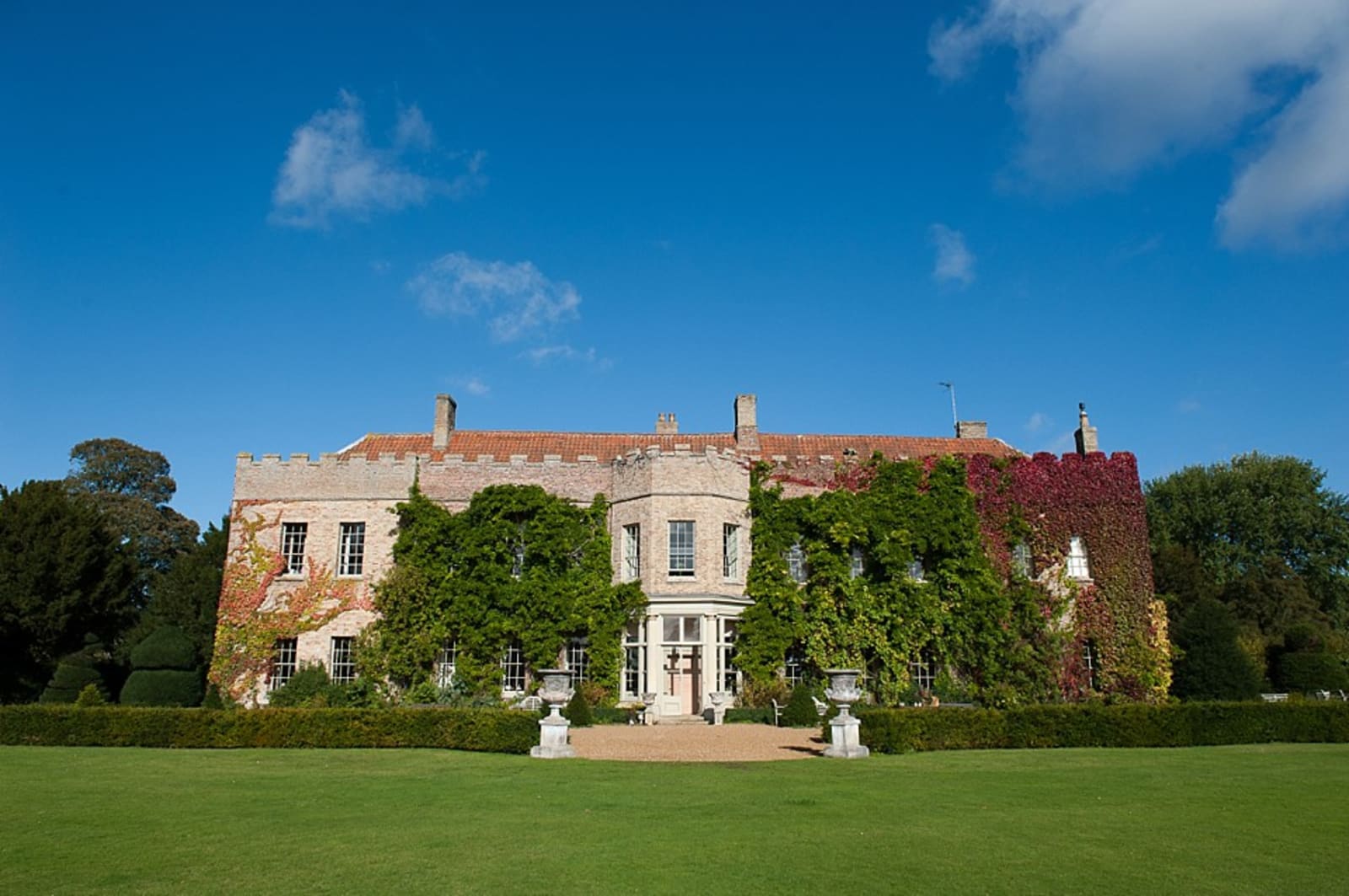 Bridebook.co.uk- wedding venue in bright sunlight