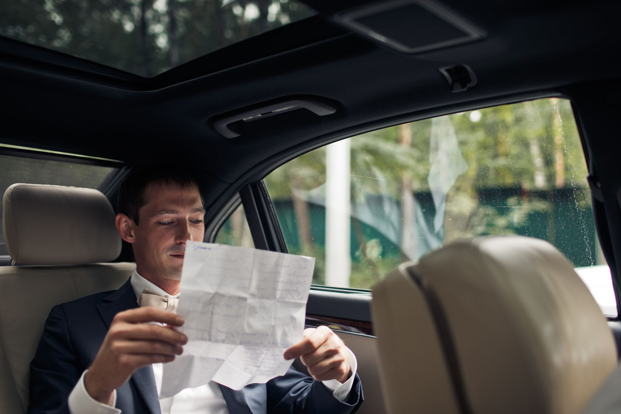 bridebook.co.uk groom practicing speech in car